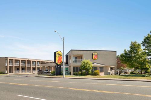 Super 8 by Wyndham Windsor/Dougall Super 8 by Wyndham Windsor/Dougall