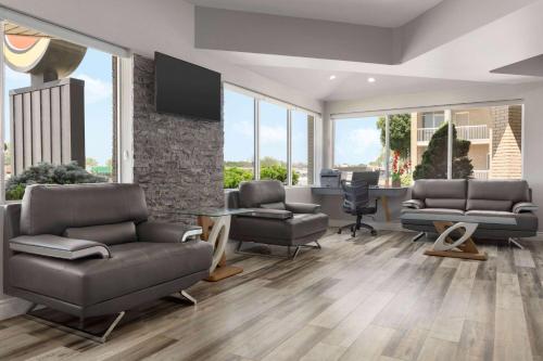 Super 8 by Wyndham Windsor/Dougall Super 8 by Wyndham Windsor/Dougall