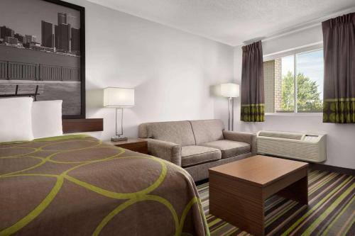 Super 8 by Wyndham Windsor/Dougall Super 8 by Wyndham Windsor/Dougall