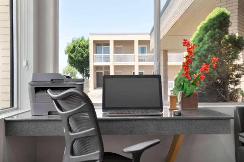 Super 8 by Wyndham Windsor/Dougall Super 8 by Wyndham Windsor/Dougall