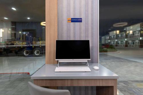 Days Inn & Suites by Wyndham Downtown/University of Houston - image 11