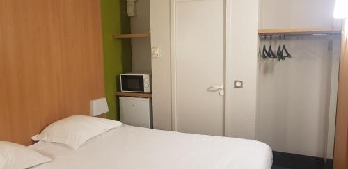 Kyriad Direct Poitiers - Gare du Futuroscope - image 5