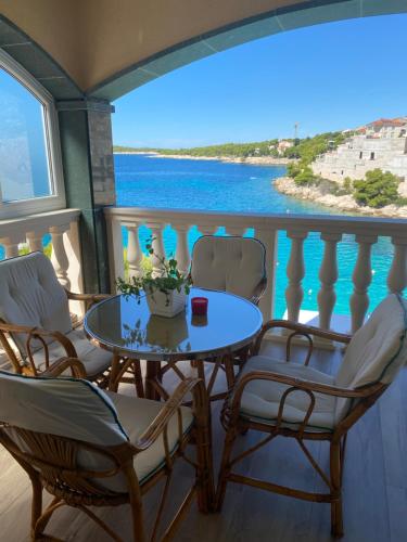 Family Apartment with Balcony and Sea View