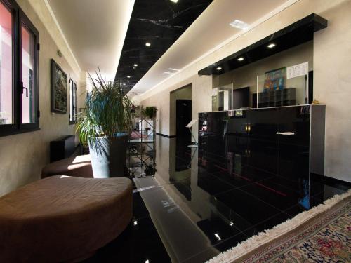 Hotel Versailles - image 3