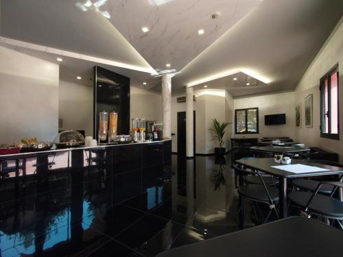 Hotel Versailles 3