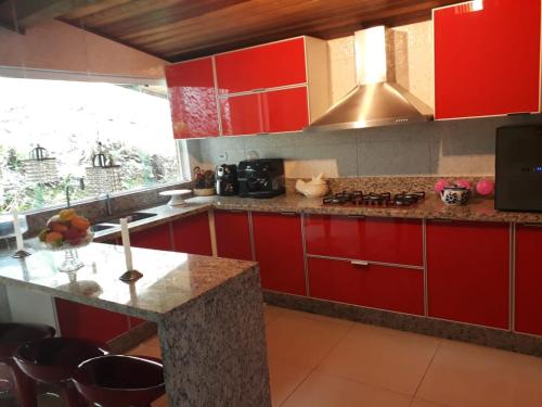 Villa Valentina chales com lareira e churrasqueira in Campos Do Jordao