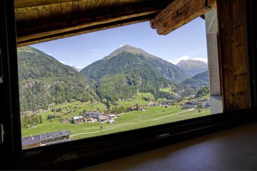 Studio with Mountain View