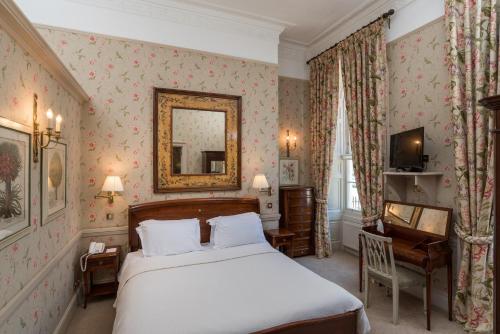 Dukes Hotel