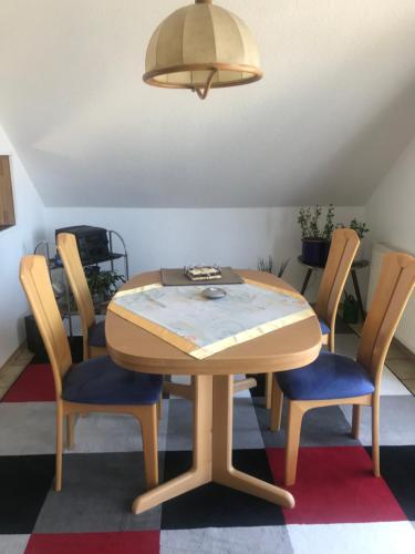 Einrichtungen, Ahorn 11 in Lampertheim