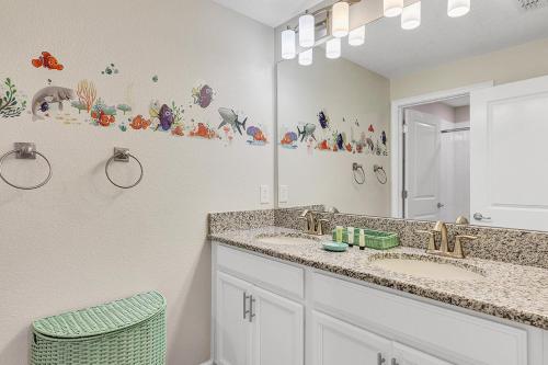 MINIONS FREE Waterpark Access Storey Lake 4BR wPool 3053GS - image 3