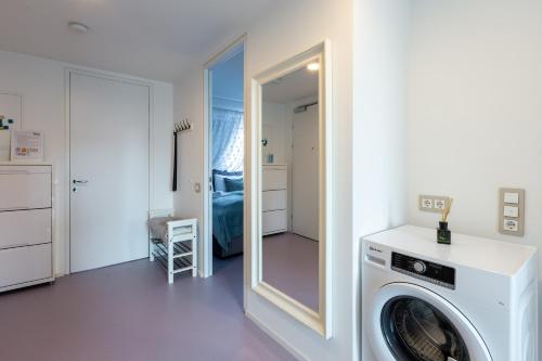 Julius 25: Modern Comfort - 5 Mins to City Center - image 8