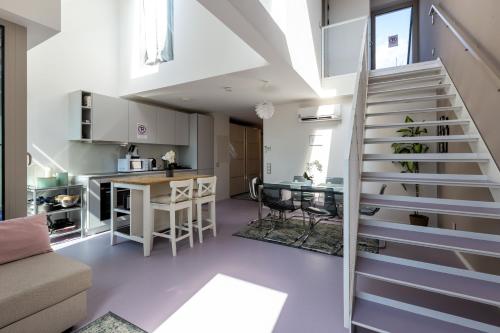 Julius 25: Modern Comfort - 5 Mins to City Center - image 10