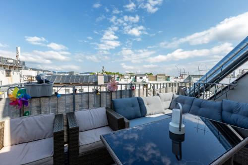 Julius 25: Modern Comfort - 5 Mins to City Center - image 11