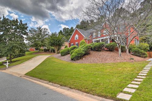 Quiet Neighborhood Retreat - 13 Mi to Dtwn Atlanta