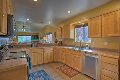 Modern Moab Townhome with Shared Pool and Hot Tub! in Moab, USA