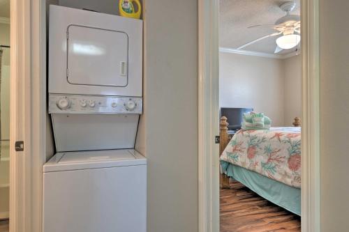 Beachfront Gulf Shores Condo with Pool Access! - image 3