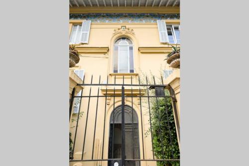 Mont Boron Magnificent View-3 Rooms - Wifi - A.C - Tap to explore photos