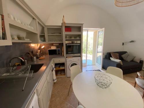 Shared lounge/TV area, Le Caminol in Sisteron