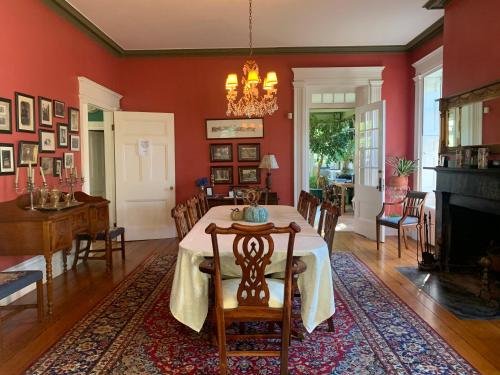 ทัศนียภาพภายนอกโรงแรม, เดลาโน โฮมสเตด เบด แอนด์ เบรคฟาสต์ (Delano Homestead Bed and Breakfast) in แฟร์ฮาเว่น (MA)