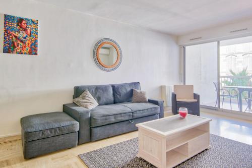 1br w AC and terrace in the heart of Toulon near train station Welkeys