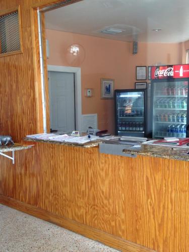 Palacio Inn Motel - image 2