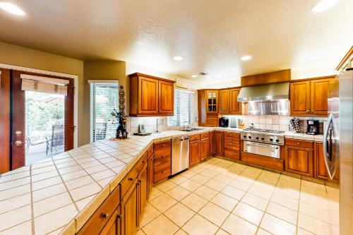 Evergreen Lodge - image 2