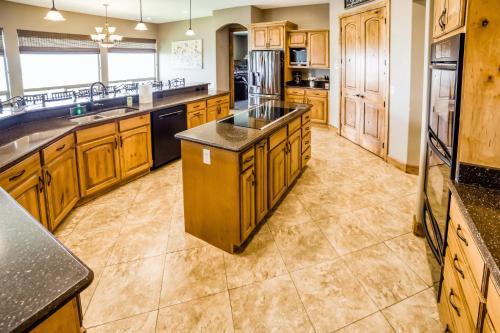 959 Panaroma Dr - image 4