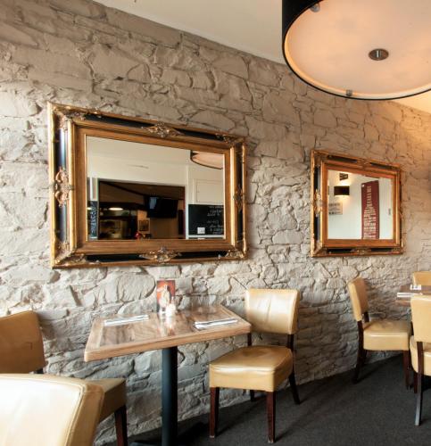 The Salmon Inn - image 10