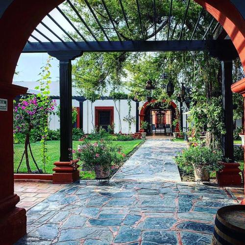 . Hotel El Farol