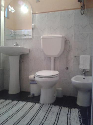 Lira Guest House B&B – Porto, KY