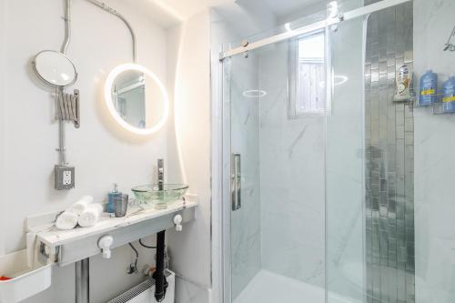Newly Renovated - Upscale 1BR - Byward Market!
