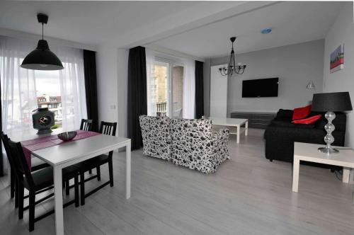Comfort One-Bedroom Apartment image 1