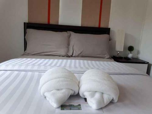 บ้านเล็ก รีสอร์ท in Koh Talu-sziget