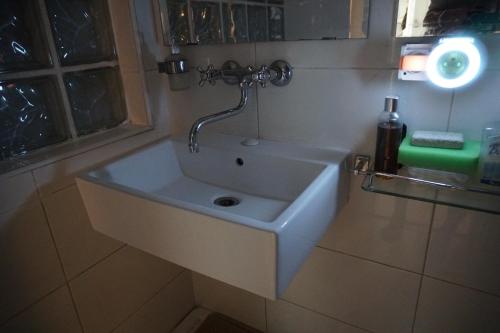 Dominant Studio Hostel with Free Parking for Preregistered Drivers & Garage with CCTV - Bratislava