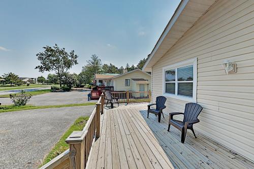 Newly renovated minutes from Ocean City Assateague Island home - main image