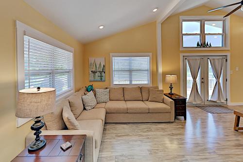 Newly renovated minutes from Ocean City Assateague Island home - image 2