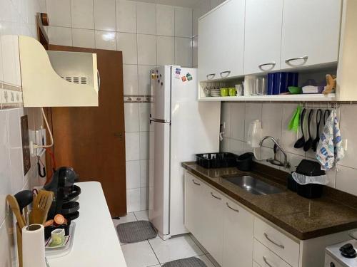 ห้องครัว, Praia das Astúrias - WI-FI e AR CONDICIONADO NOS QUARTOS (Praia das Asturias - WI-FI e AR CONDICIONADO NOS QUARTOS) in หาดตอมโบ