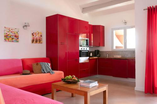 2 bedrooms, 5 beds