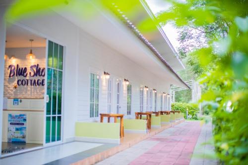 Blue Shore Cottage in Pak Meng Beach