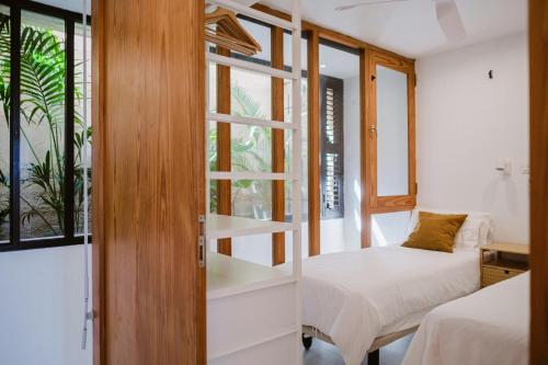 2 bedrooms, 4 beds