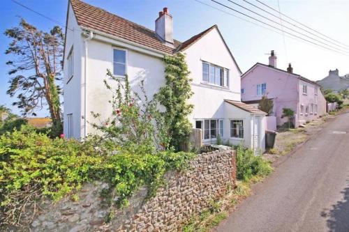 Charmouth Holiday Cottage With Sea Views, Charmouth, Dorset