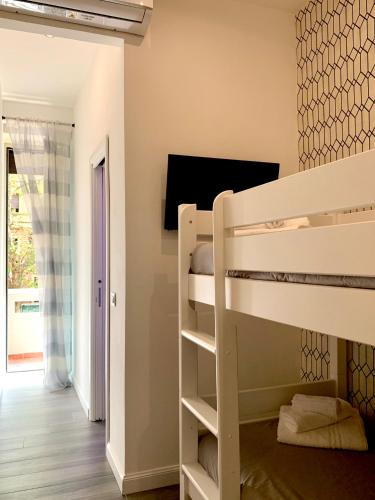 4 Vatican Rooms - image 2