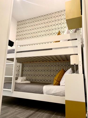 4 Vatican Rooms - image 8