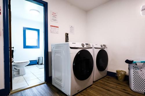 Hanover Adventure Tours Hostel - image 5