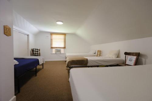 Hanover Adventure Tours Hostel - image 14