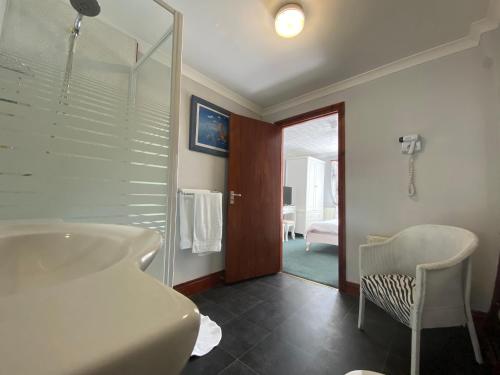 Flambards Hotel & Tearoom - image 4