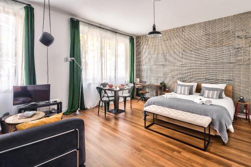 Studio of Liberty, Париж
