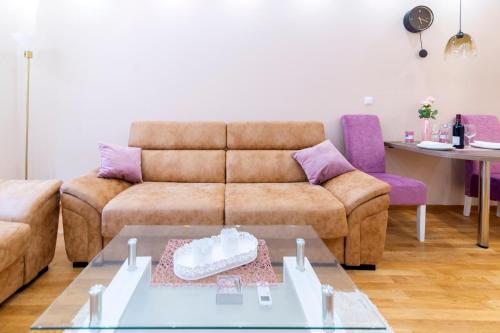 One-Bedroom Apartment image 8