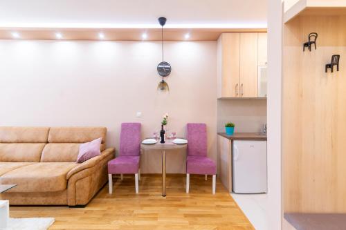 One-Bedroom Apartment image 2