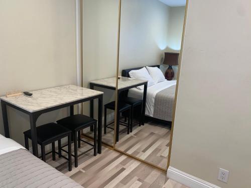 Lovely Room in Private House near Disneyland in Anaheim, USA